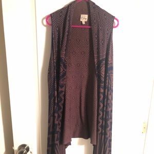 Sleeveless Aztec print cardigan